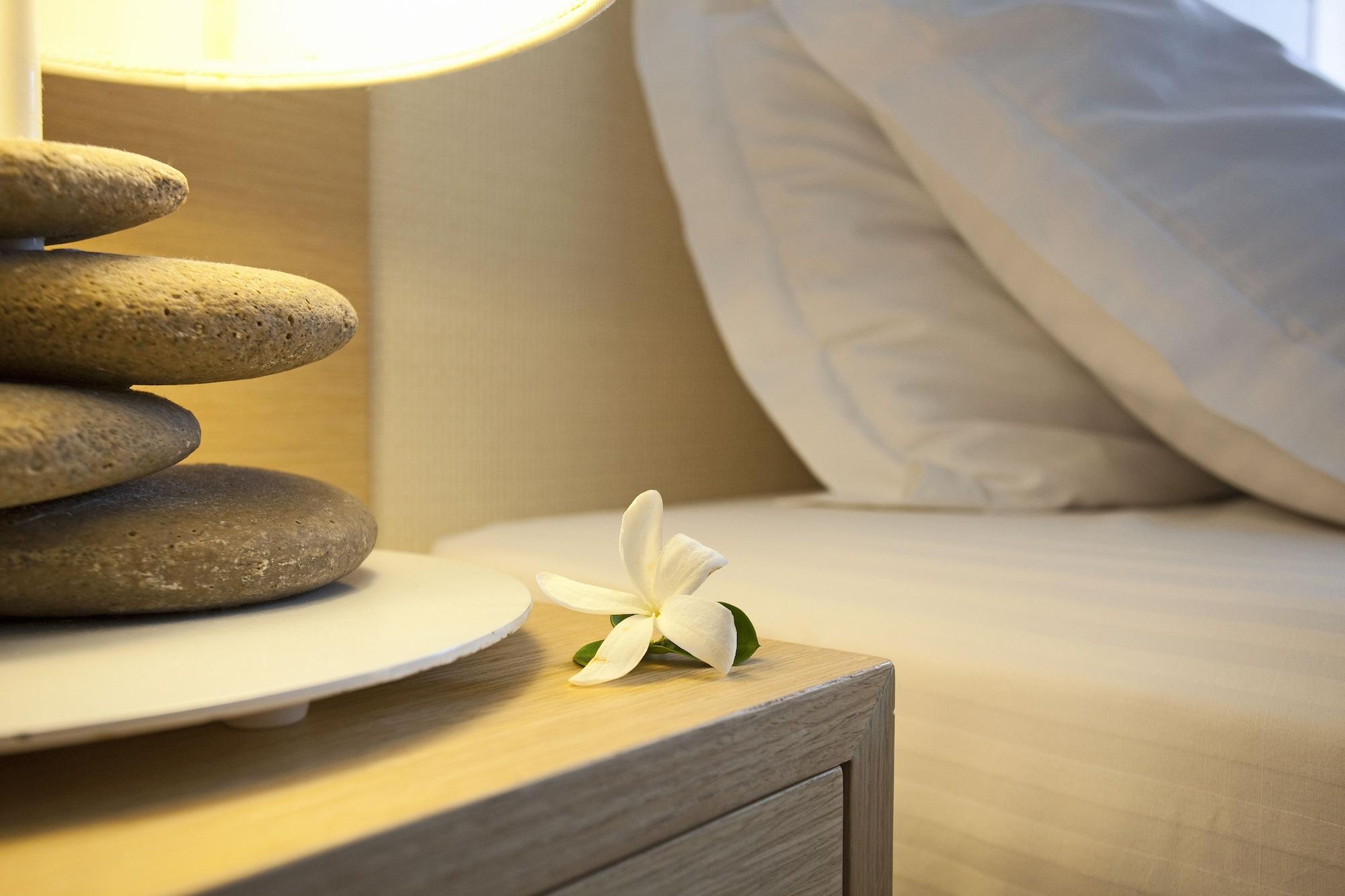 Capo Bay Hotel Protaras Luaran gambar A bedroom at the hotel