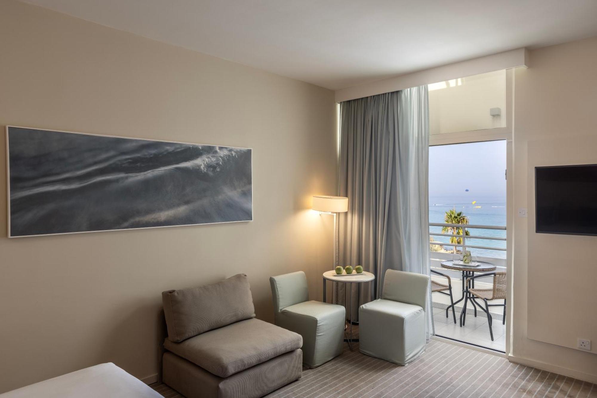 Capo Bay Hotel Protaras Luaran gambar A room at the hotel