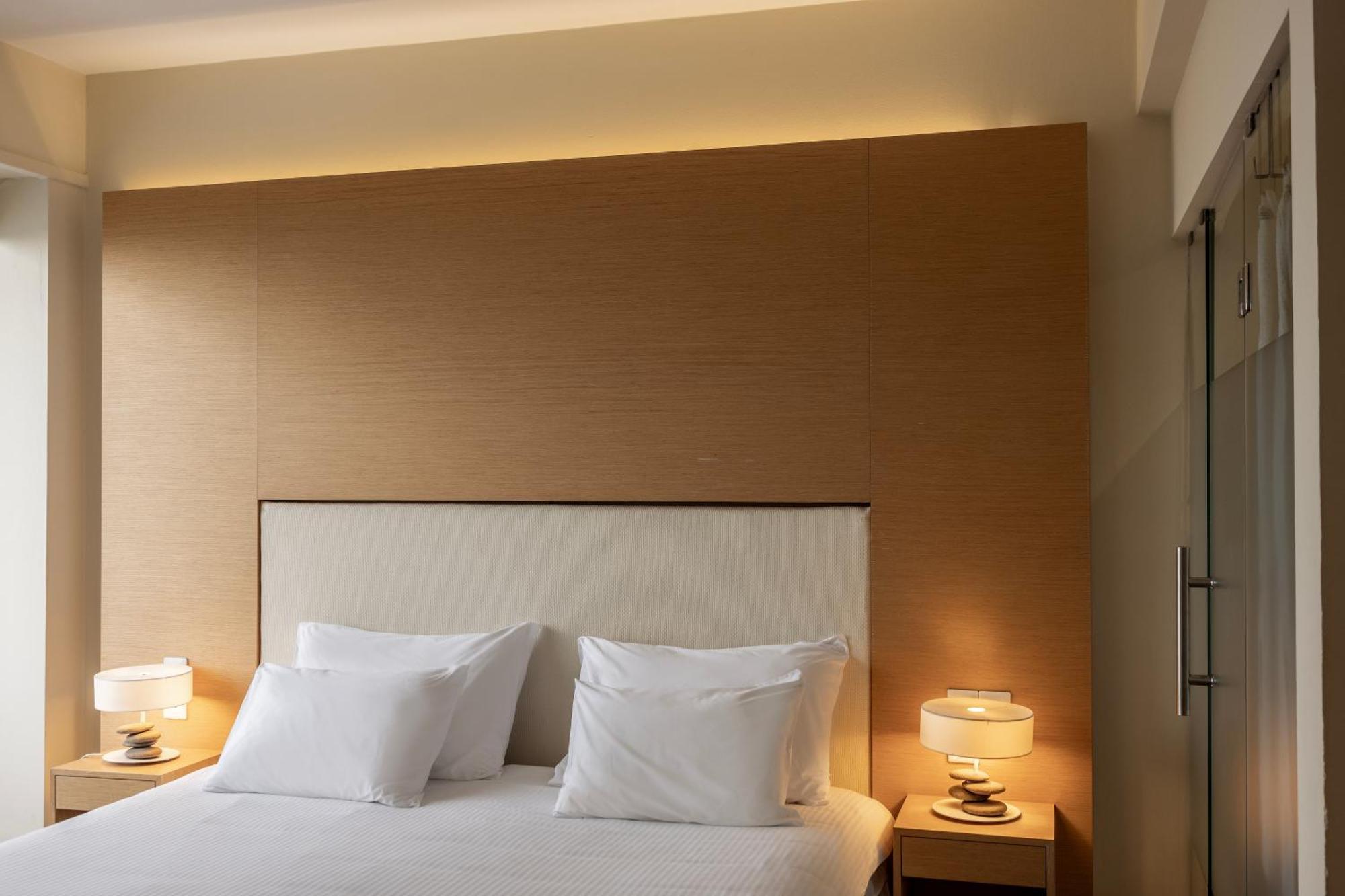 Capo Bay Hotel Protaras Luaran gambar A bedroom at the hotel