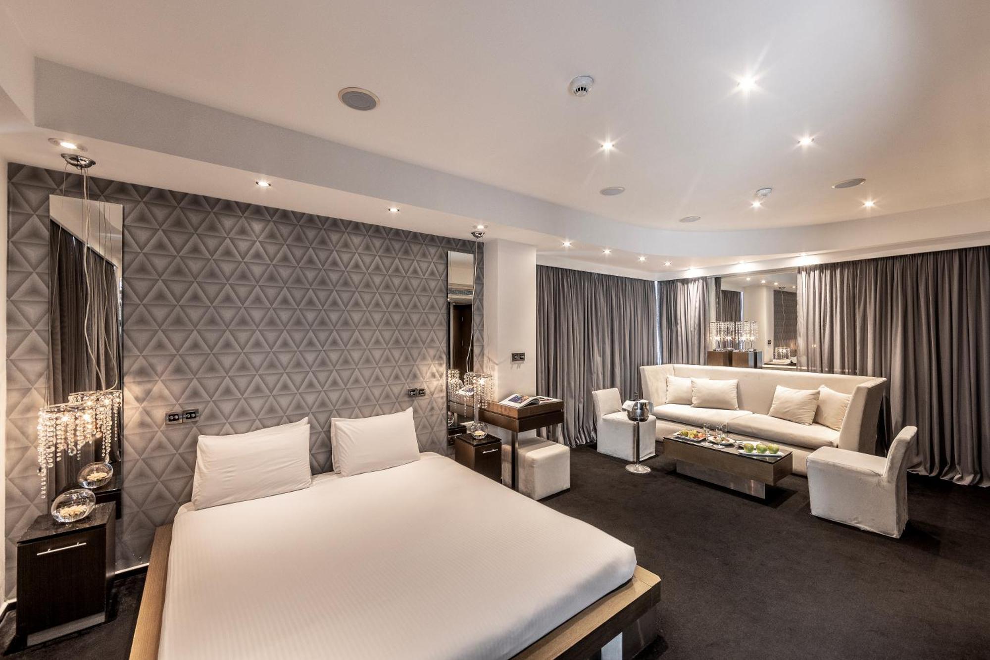 Capo Bay Hotel Protaras Luaran gambar Suite