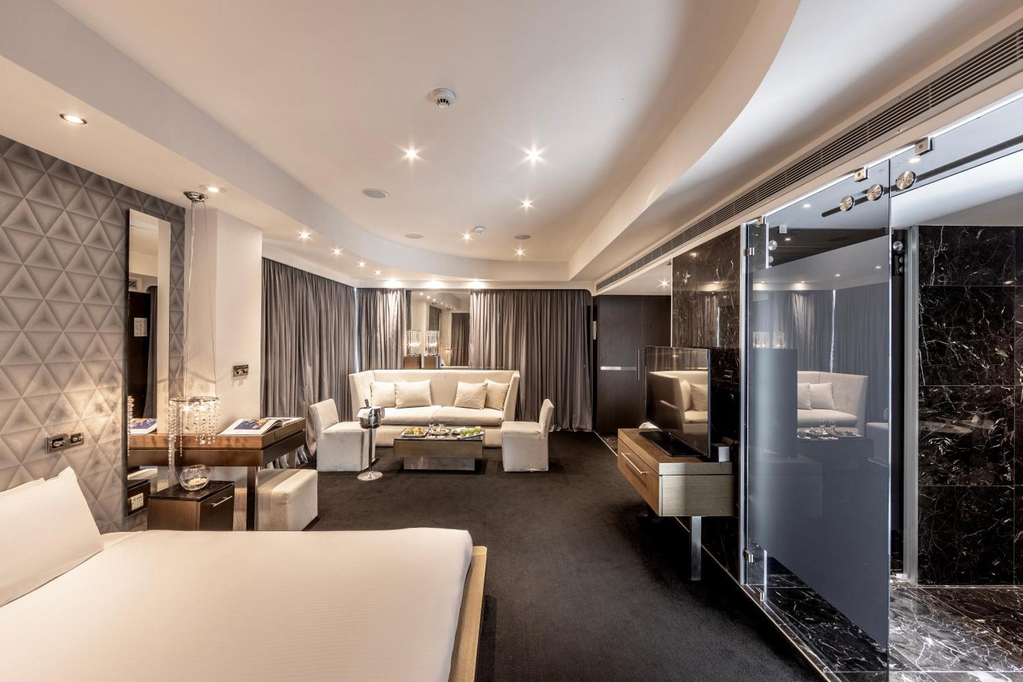 Capo Bay Hotel Protaras Luaran gambar Suite