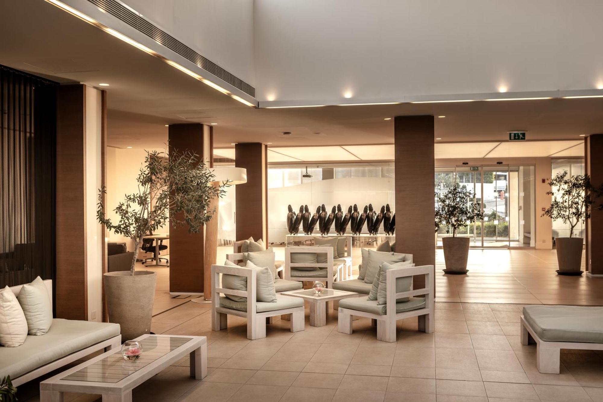 Capo Bay Hotel Protaras Luaran gambar The lobby of the hotel
