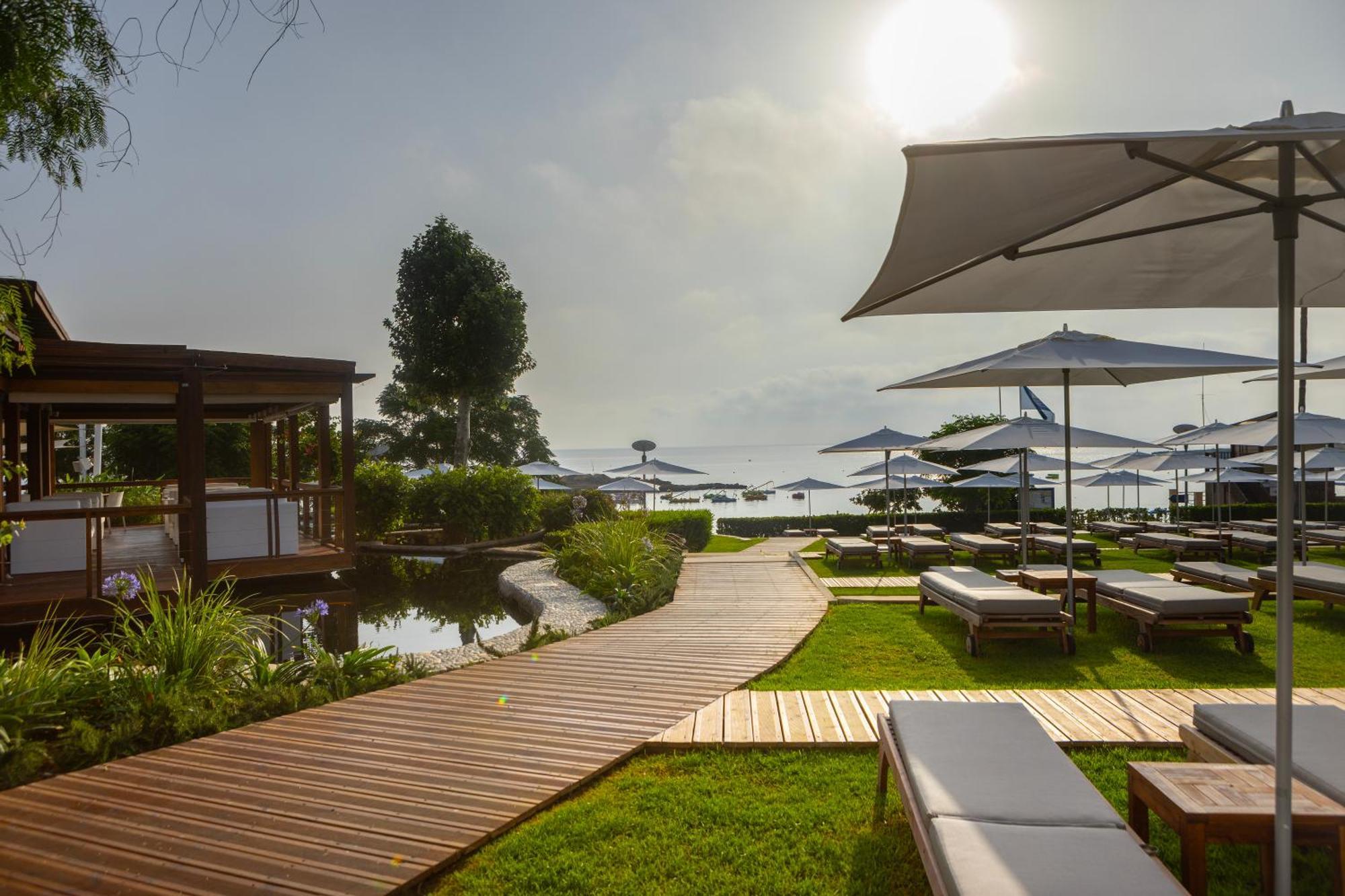 Capo Bay Hotel Protaras Luaran gambar The beach at the hotel