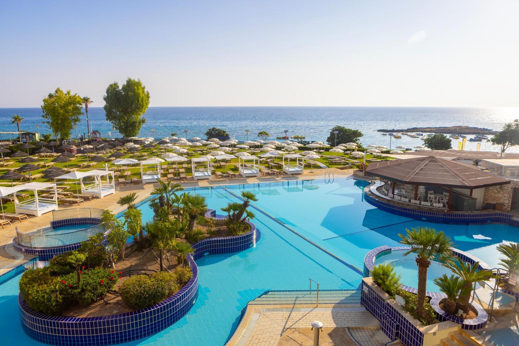 Capo Bay Hotel Protaras Luaran gambar The resort's swimming pool