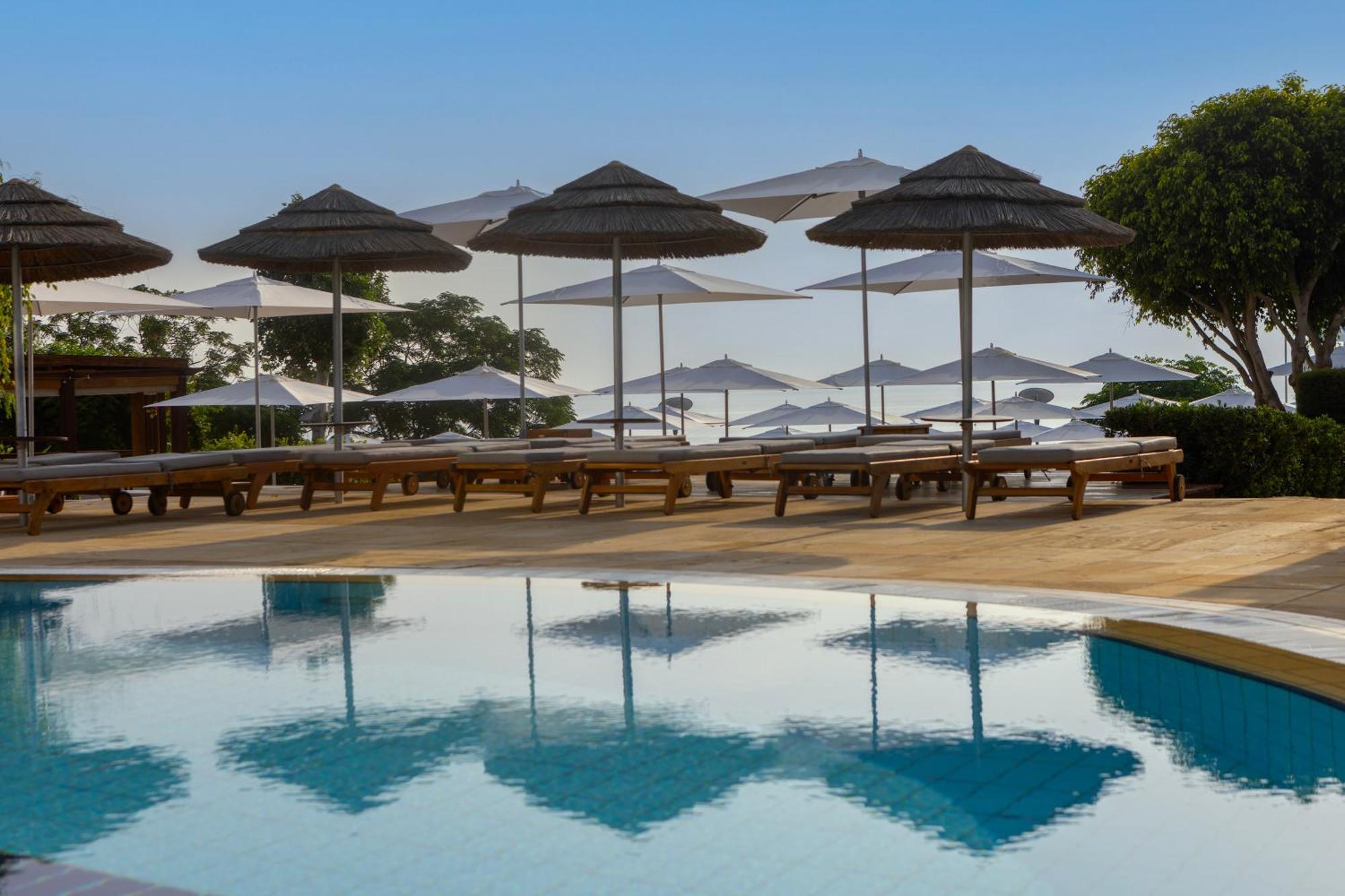 Capo Bay Hotel Protaras Luaran gambar The beach at the hotel