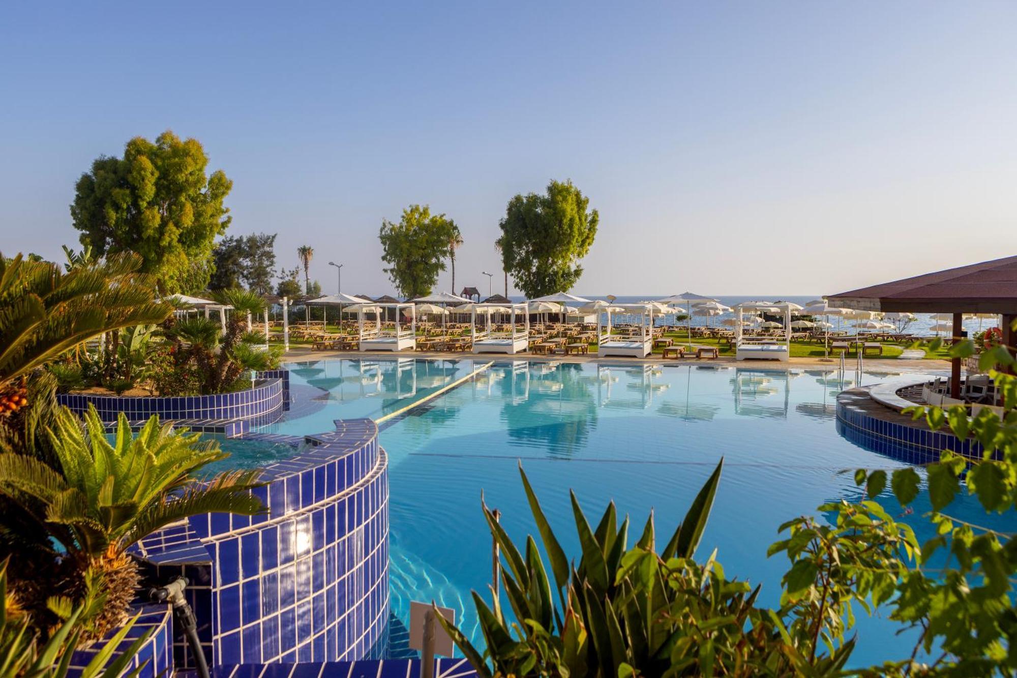 Capo Bay Hotel Protaras Luaran gambar Pool at the Royal