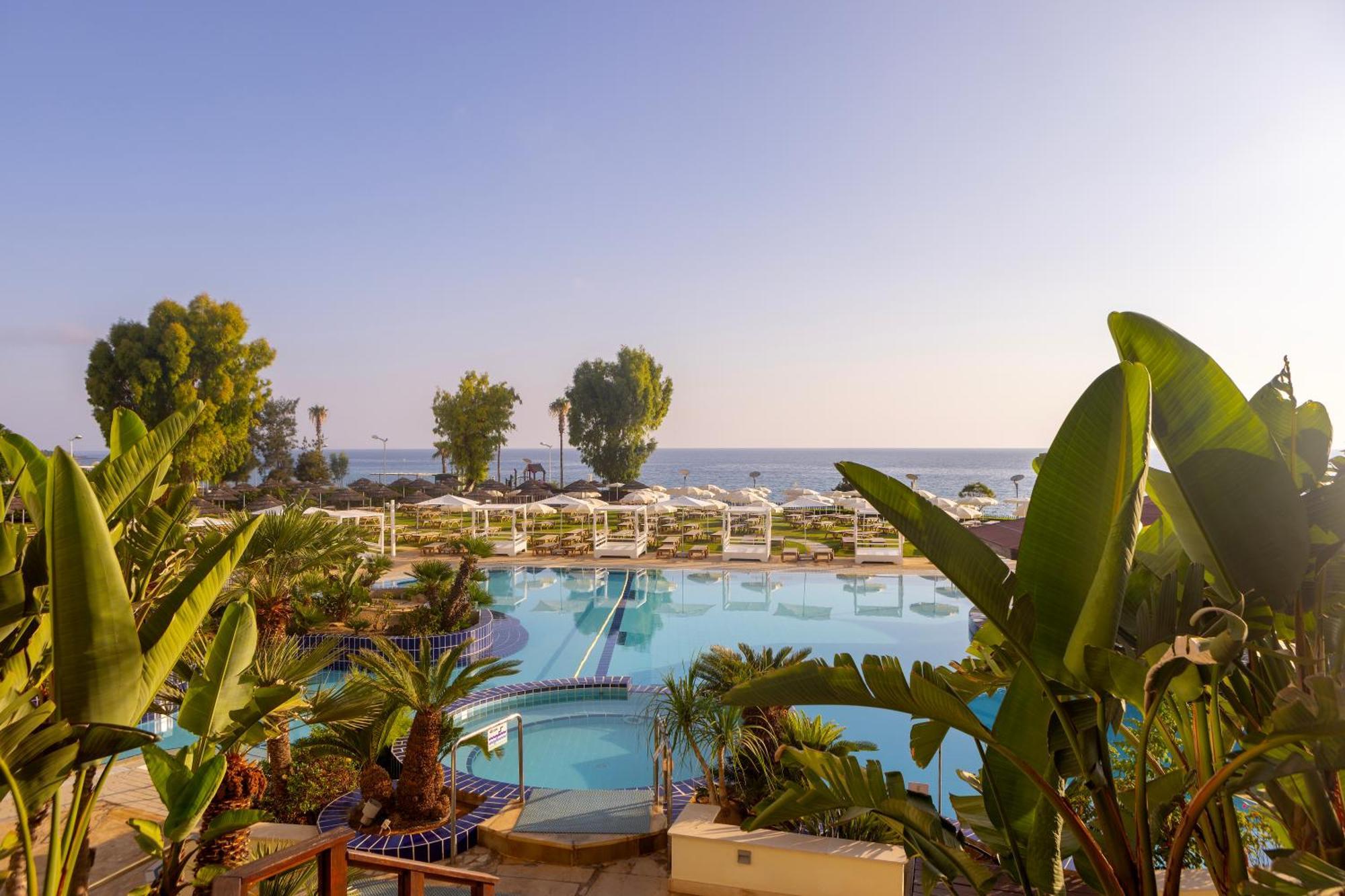 Capo Bay Hotel Protaras Luaran gambar The swimming pool at the Nissi Beach Hotel