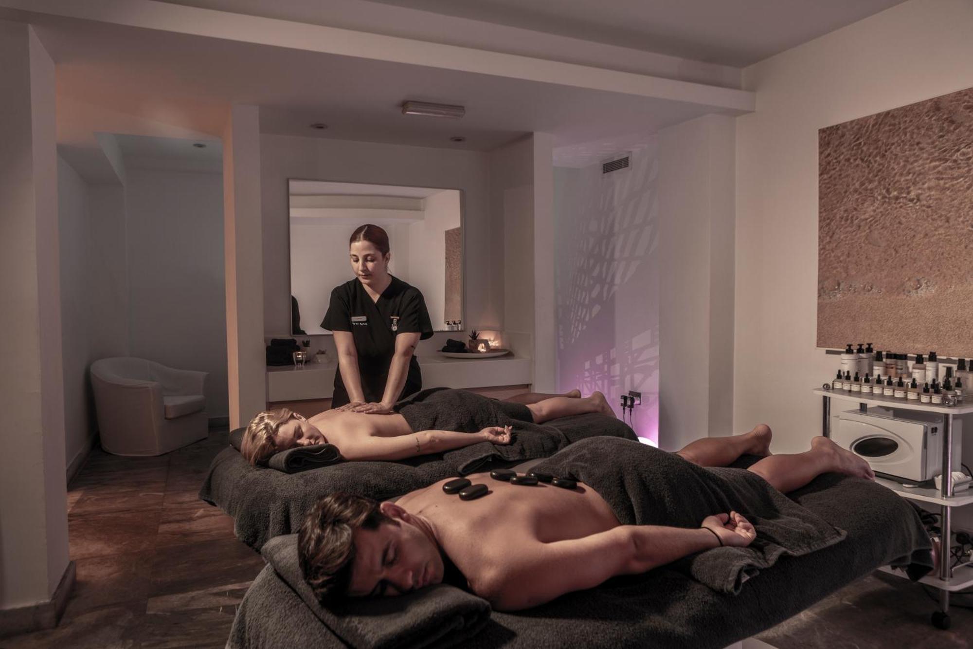 Capo Bay Hotel Protaras Luaran gambar Hot stone massage