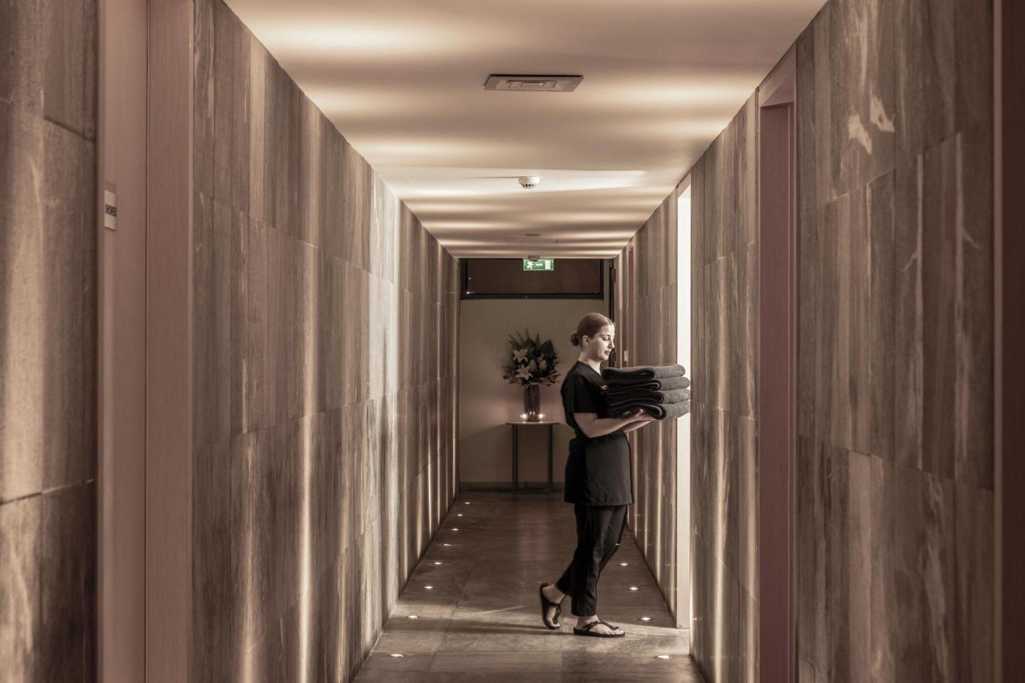 Capo Bay Hotel Protaras Luaran gambar A hotel porter in London